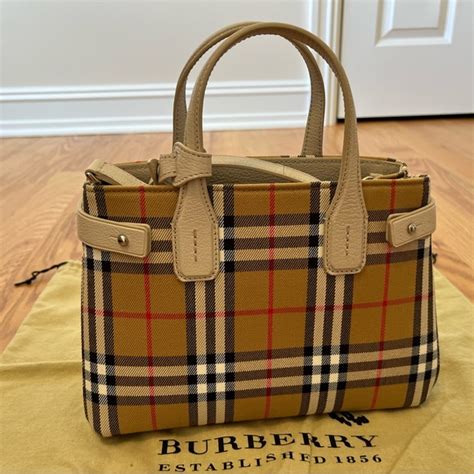 s17 burberry md banner limestone|Burberry Banner Bag .